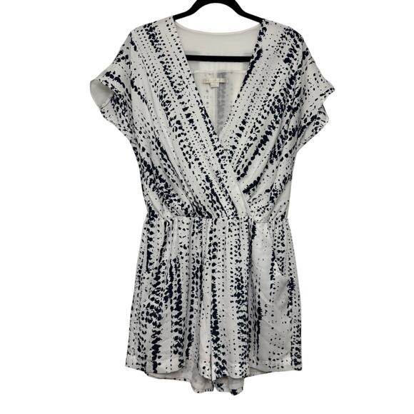 Cooper & Ella White Blue Dot V-Neck Short Sleeve Romper Women’s Medium - Picture 1 of 10